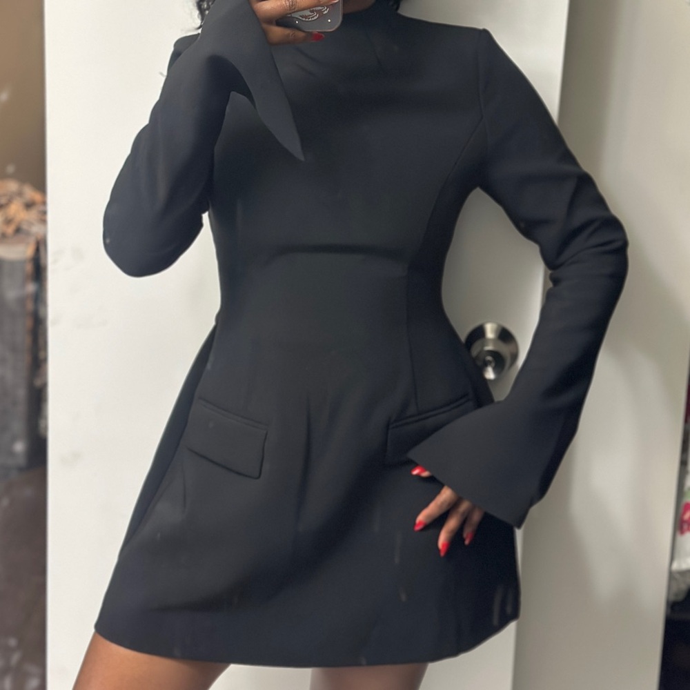 ODD MUSE THE ULTIMATE MUSE SPLIT SLEEVE MINI
DRESS - BLACK - Picture 4 of 13